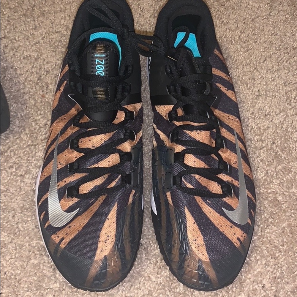 Nike men's basketball shoes air zoom